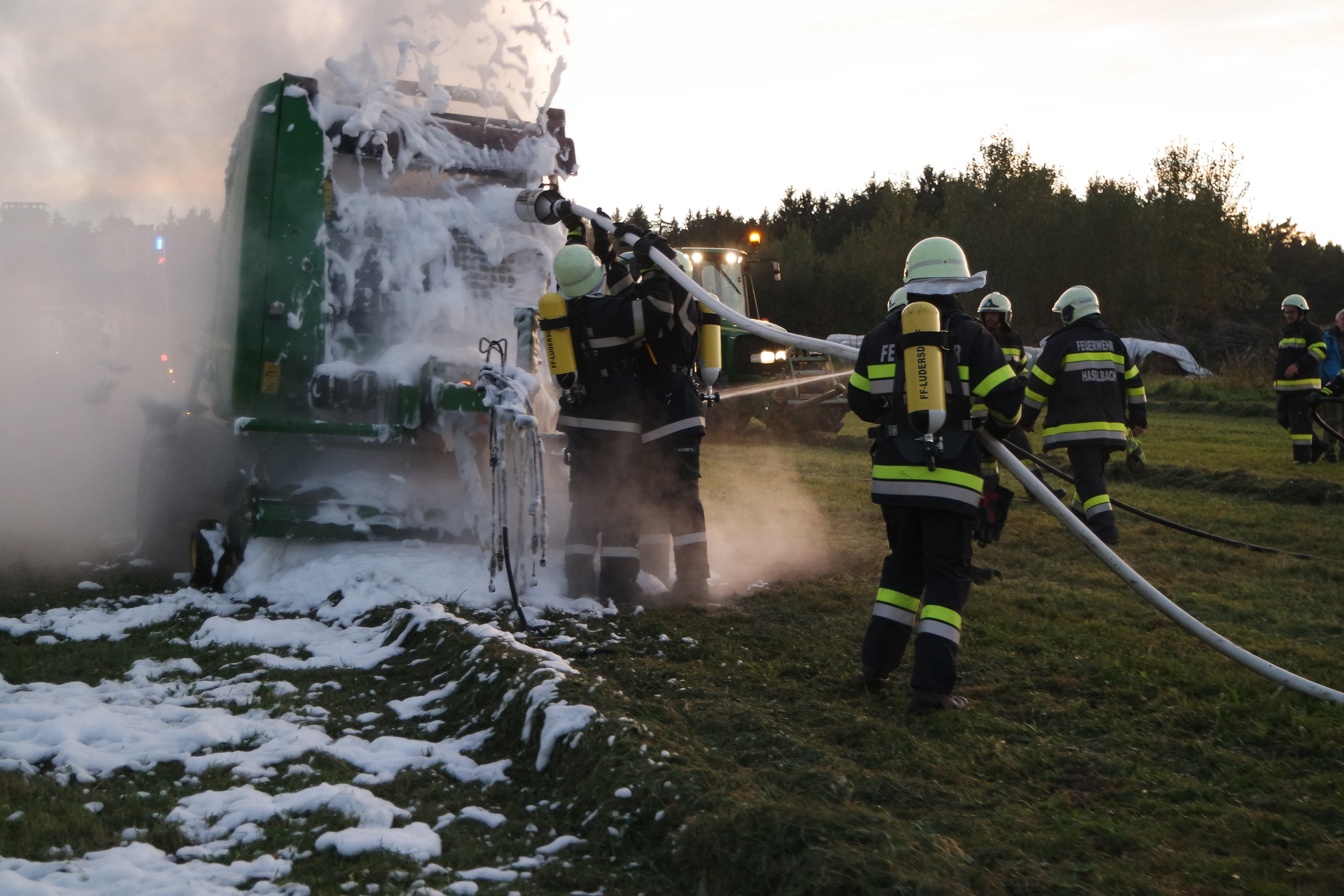 Ballenpresse-/ Maschinenbrand in Pircha